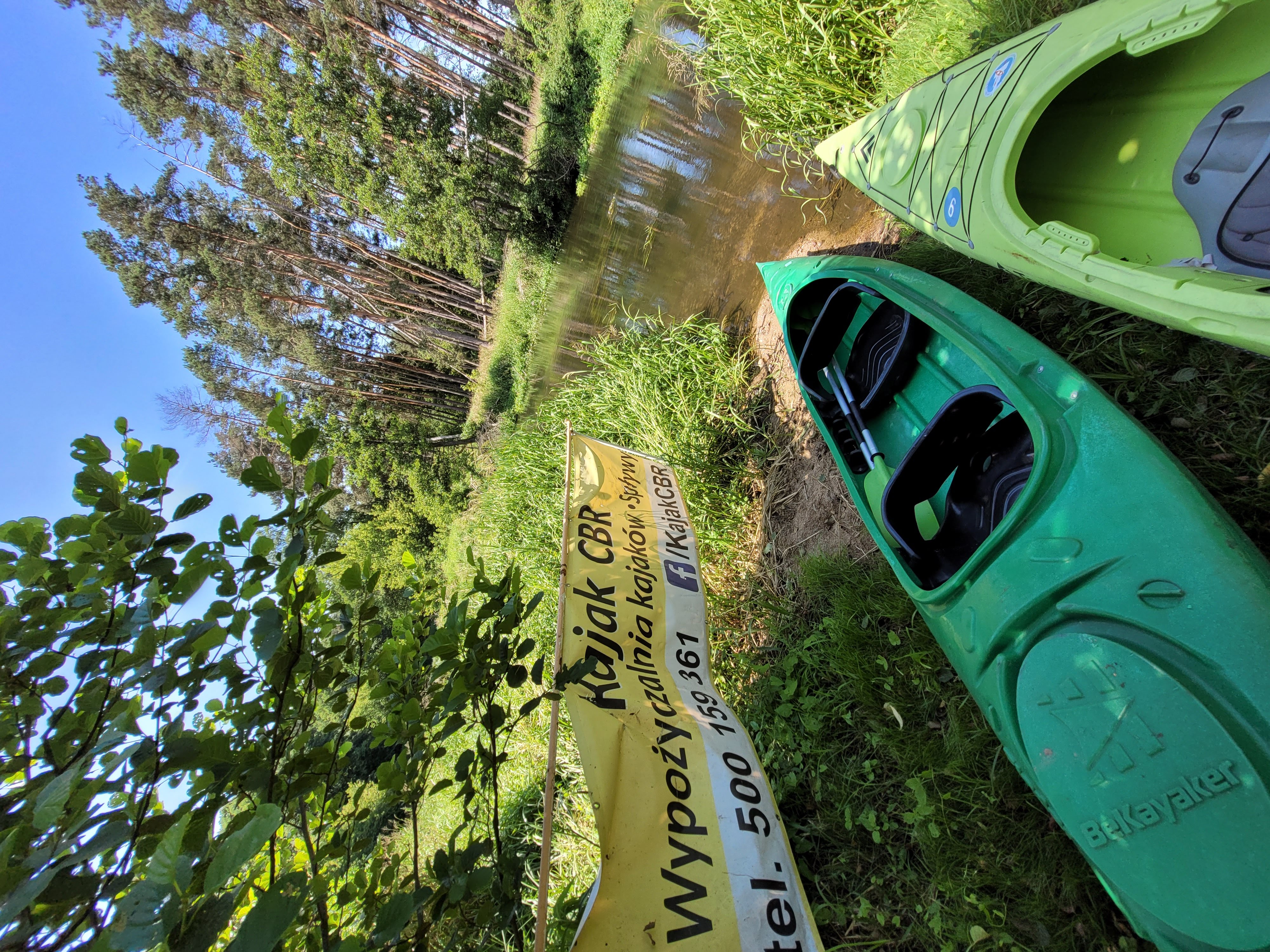 Drewniana wiata na polu namiotowym nad Drwęcą